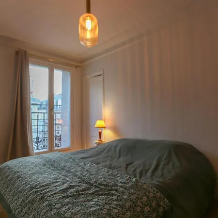 Apartment At The Heart Of Parisian Gourmets
