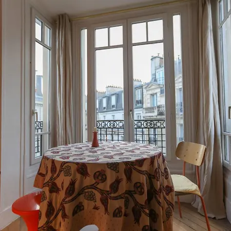 At The Heart Of Parisian Gourmets * Paris